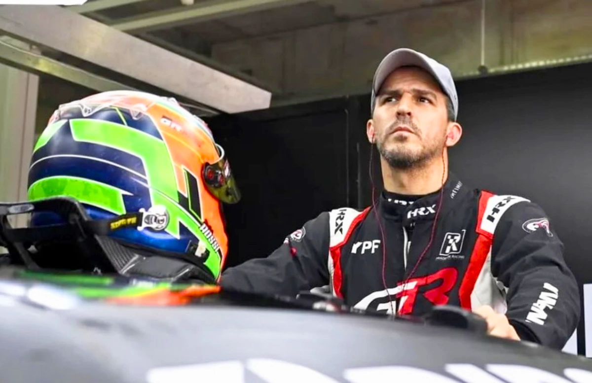 Rossi mirando