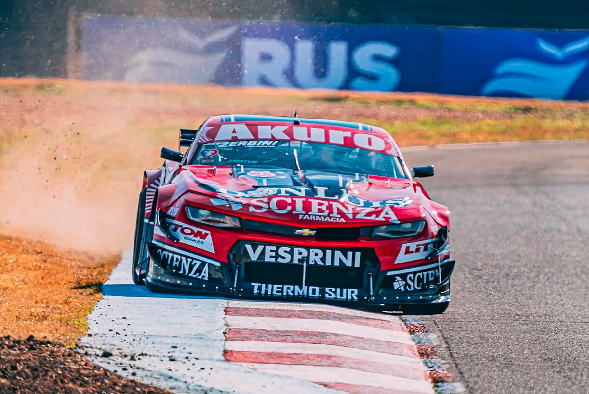 Matías Canapino y su camaro de TC.