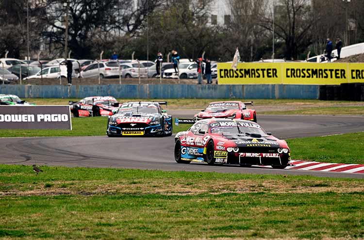 Los TC transitando la chicana de Ascari en Buenos Aires.