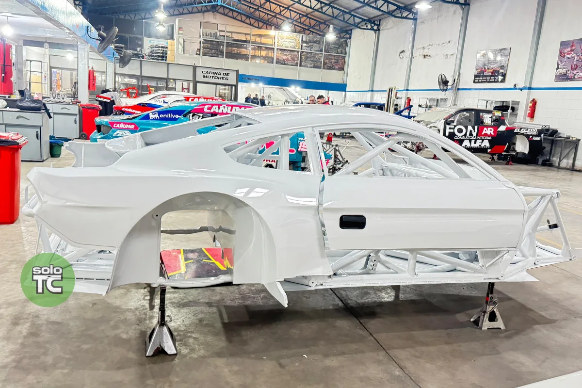 Ford Mustang en el taller de Walter Alifraco