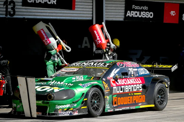 Torino NG de Facundo Chapur en boxes.