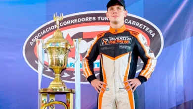 Otto Fritzler con la Copa de Oro del Turismo Carretera.