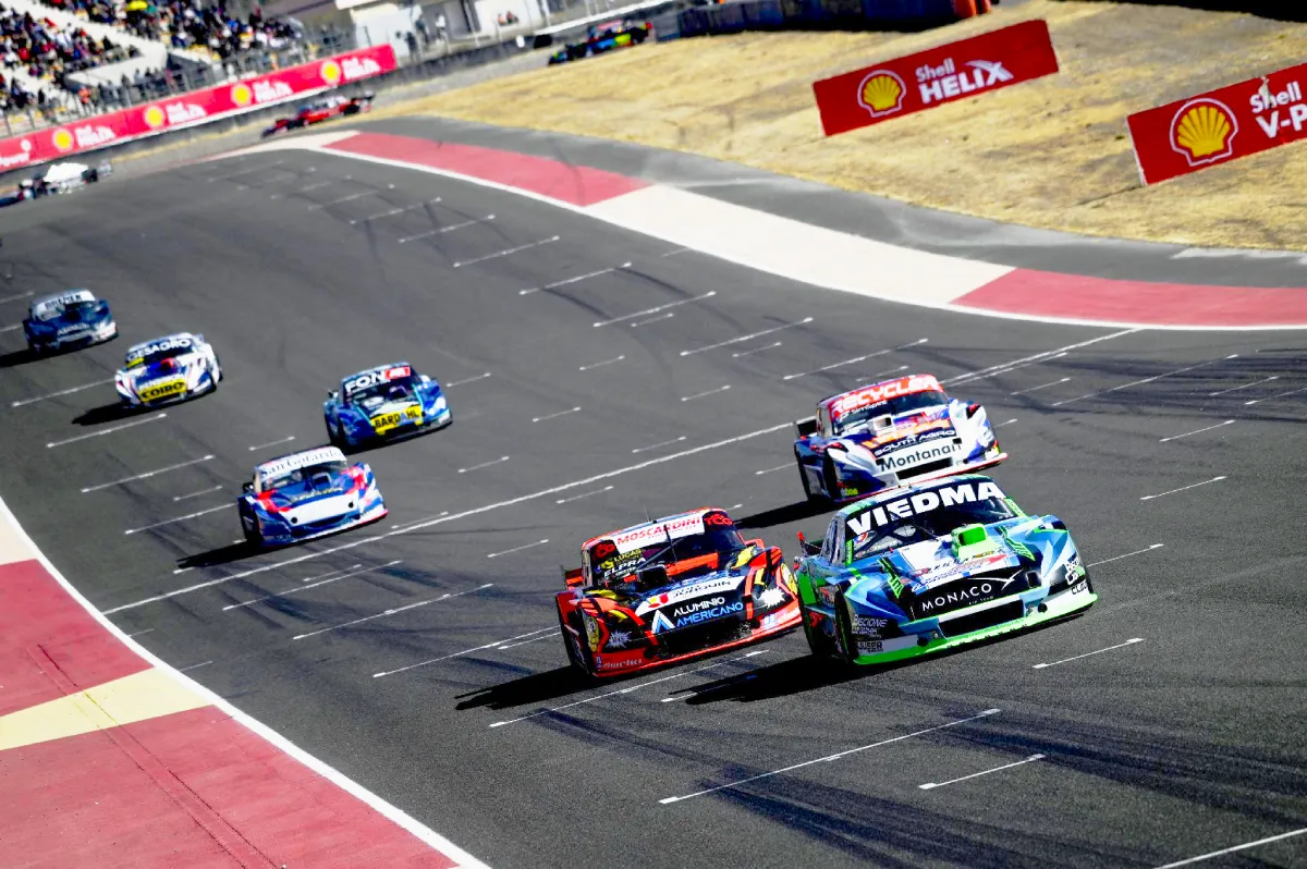 Pelotón de TC Pista en San Juan