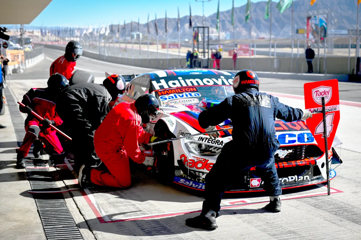 Mariano Werner en los boxes de San Juan