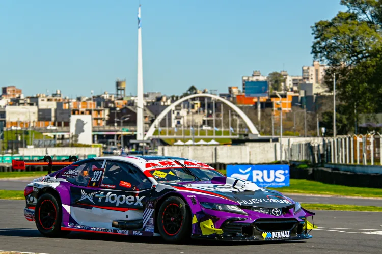 Toyota Camry de Marcelo Agrelo.