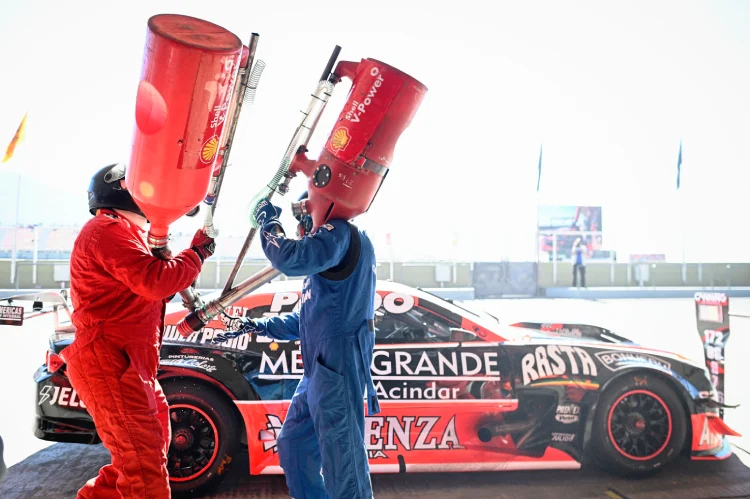 Canapino en los boxes de San Juan.