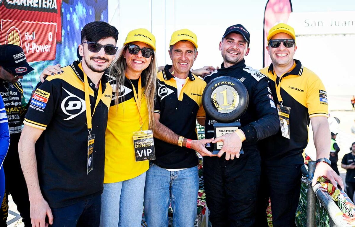 Martín Vazquez en el podio del TC en San Juan.