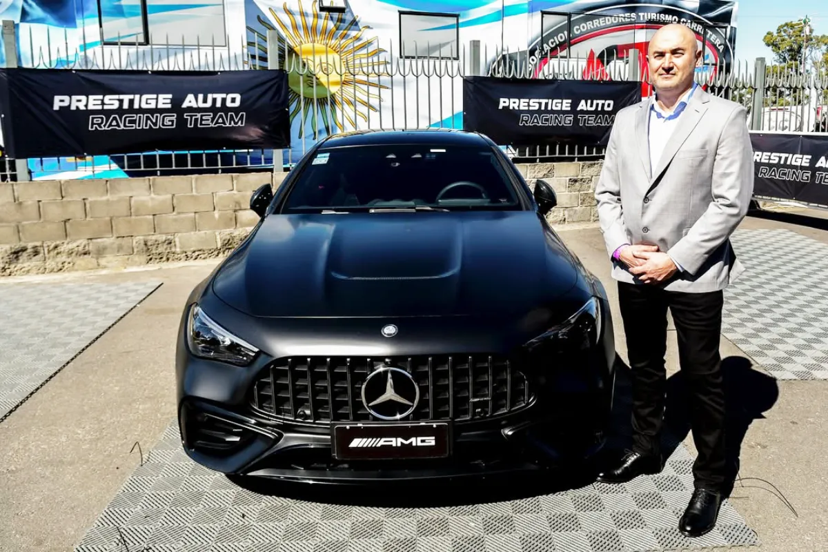 Soljan y el Mercedes-Benz.