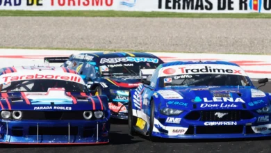 Autos de TC en pista.