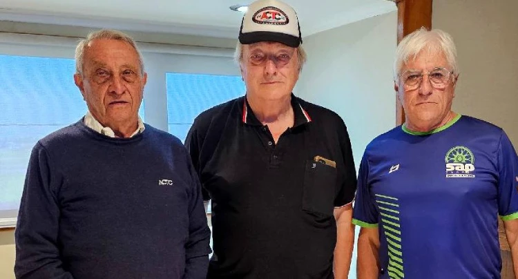 Mazzacane junto a Caluni y Garro.