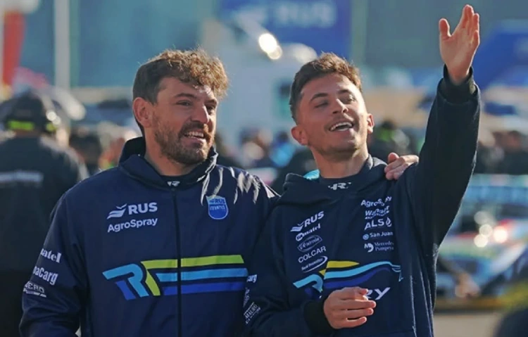 Di Palma y Tobías Martínez en boxes del TC