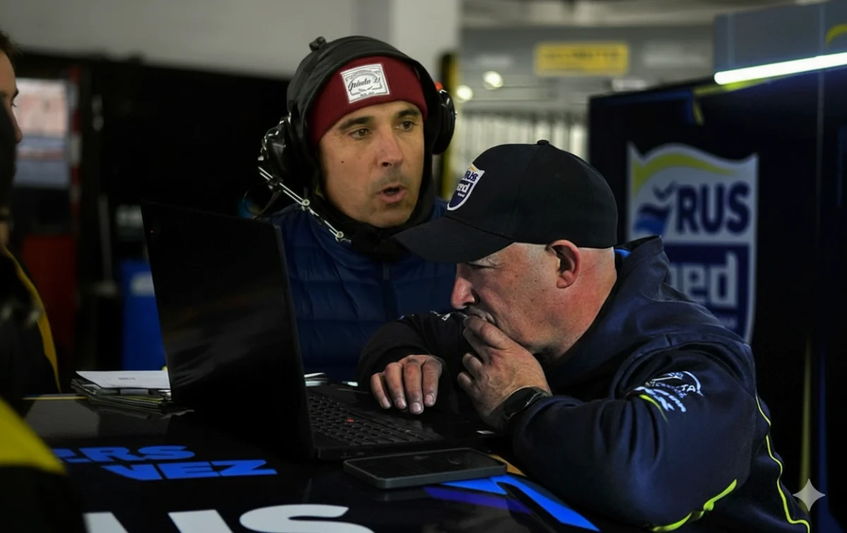 Fuentes y Serpero en el box del RUS MED Team.
