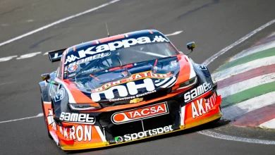 Agustín Canapinoen su Chevrolet Camaro