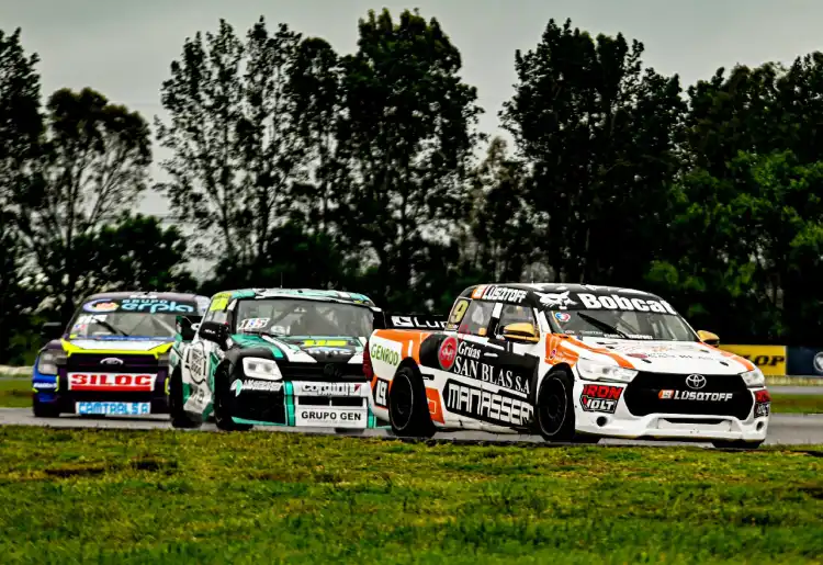 Rodriguez al frente del pelotón de TC Pick Up.