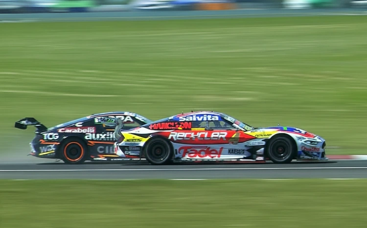 Toque entre Werner y Santero en Paraná.