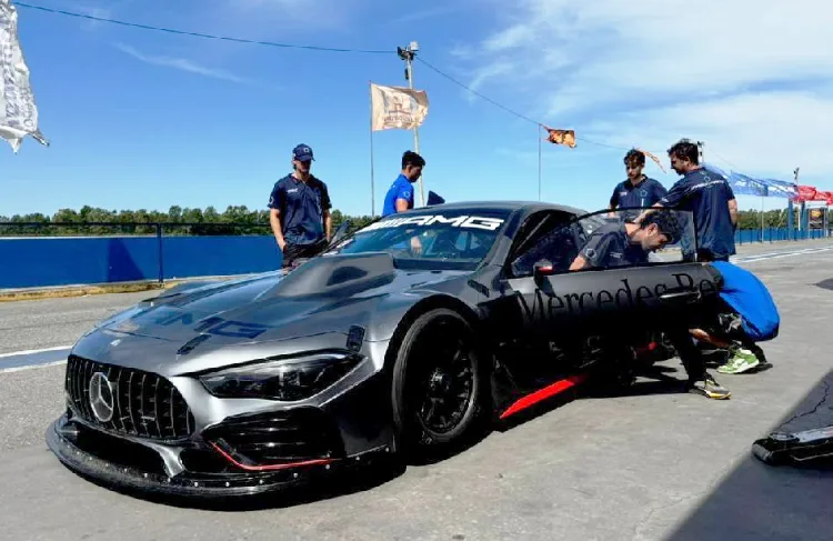 El Mercedes-Benz de TC y su primera prueba en La Plata.