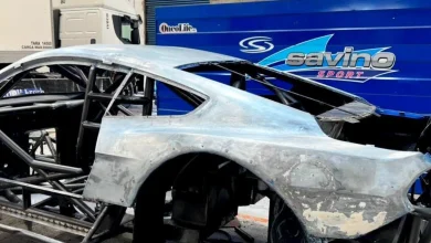 El Ford Mustang de Trosset en el taller de Savino.