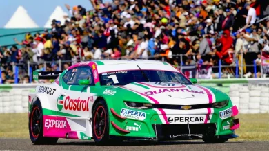 Chevrolet Camaro de Agustín Canapino con los colores de Axion energy y Castrol.