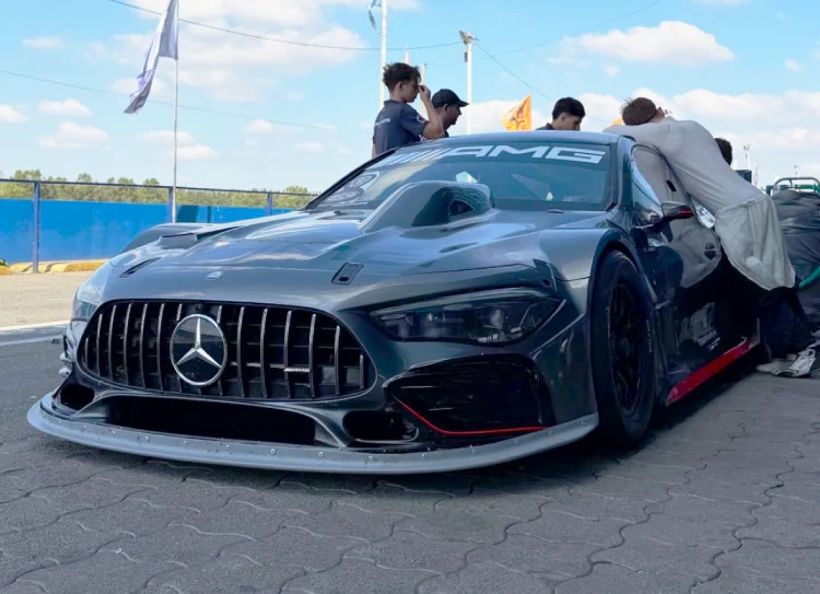 Mercedes-Benz de TC probando en La Plata.