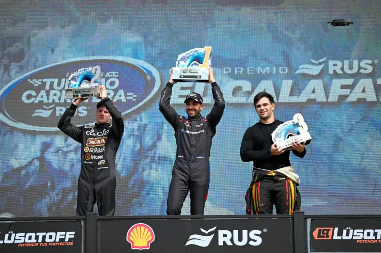 Santero en el podio del TC en El Calafate 2026.