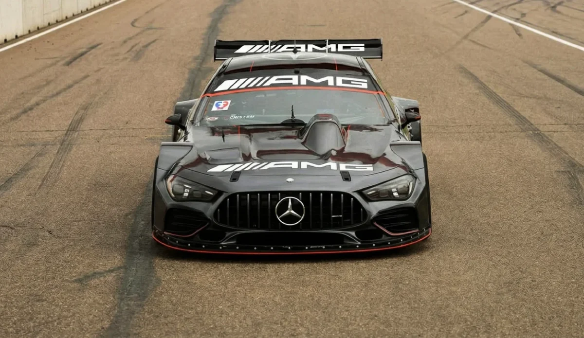 El Mercedes-Benz de TC con cambio aerodinámico.