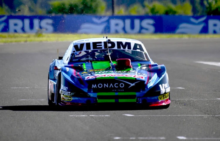 La Dodge GTX de Benjamín Ochoa fue la última de su modelo en la "telonera". (ACTC)