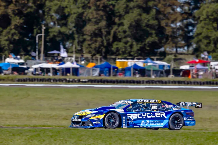 Toyota Camry de Manu Urcera.