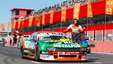 Jonatan Castellano en su Dodge Challenger en Termas.