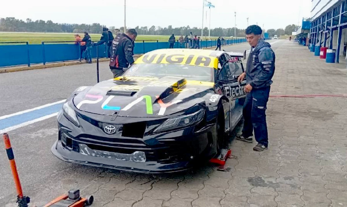 Toyota Camry de Gaspar Chamsard probando en La Plata