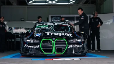 BMW de TC de Santero en boxes.