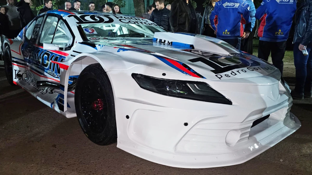 El Toyota de TC Pista de Sandín.