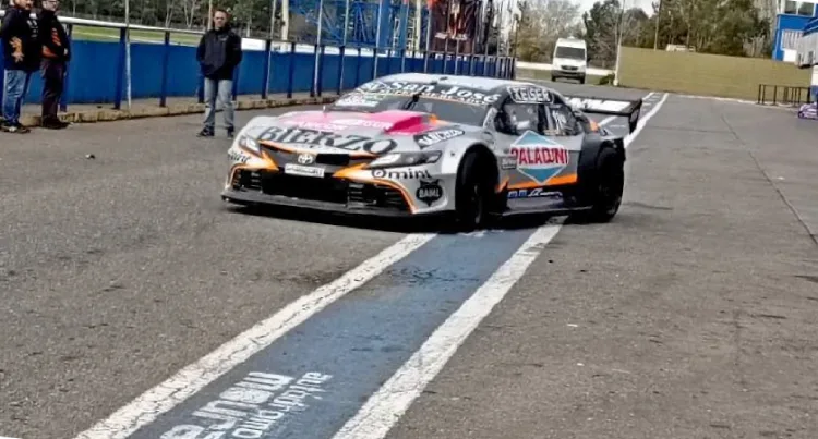 Palazzo probó el Toyota de TC en La Plata.