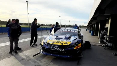 Urcera y el Toyota de TC probando en La Plata.
