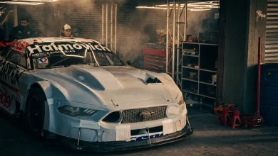 Ford Mustang de Werner en el box de TC.