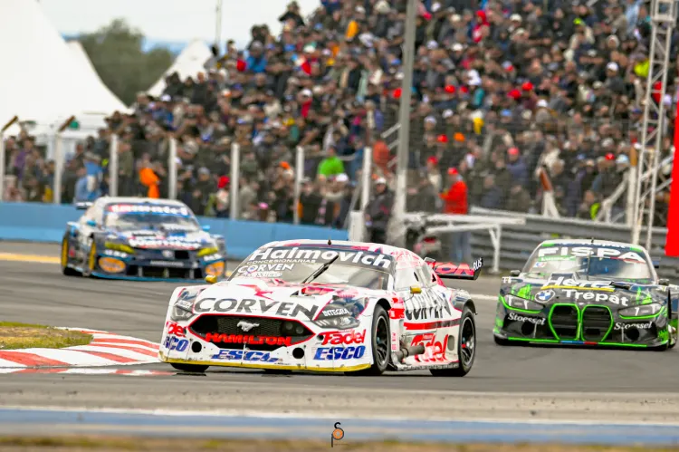 Ford Mustang de Mariano Werner corriendo en San Luis.