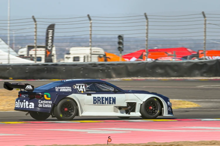 Barrio sobre el Chevrolet Camaro de TC del Canning Motorsport.