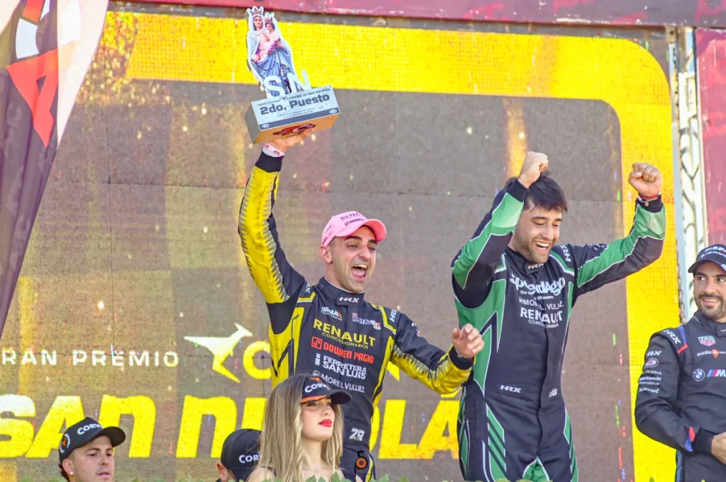 Facundo Chapur e Ignacio Faín en el podio de TC en San Nicolás.