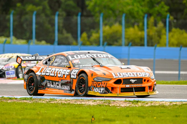 Ford Mustang de Mauricio Lambiris.