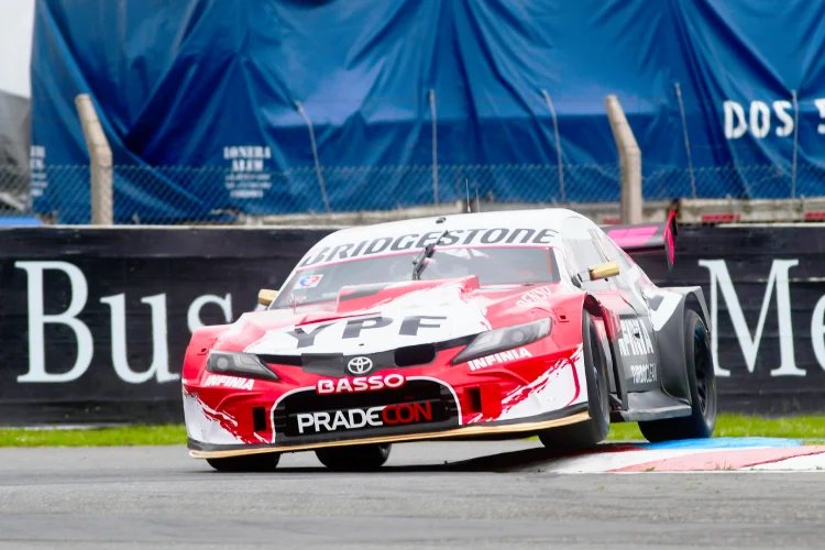 Toyota Camry de Matías Rossi.
