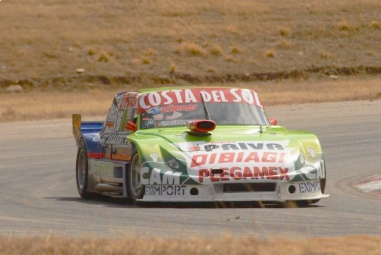 Ford Falcon de Omar Tanoni.
