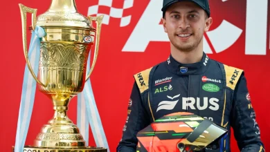 Tobías Martínez con la Copa de Oro de TC Pick Up.